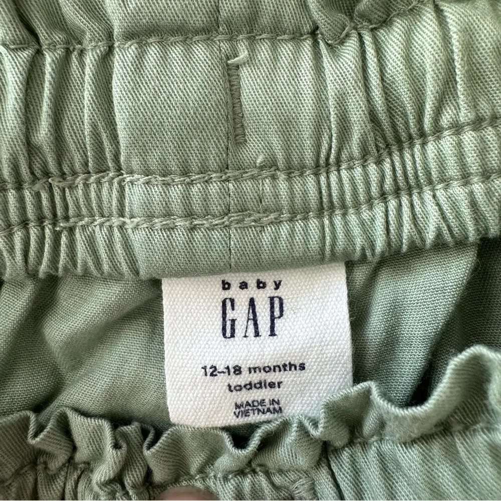 Baby Gap Girls Olive Green Ruffle Shorts 12-18M